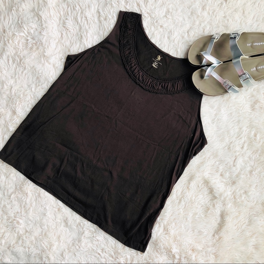 🛍BOGO Sleeveless Brown Top w/ Ruffled Neck